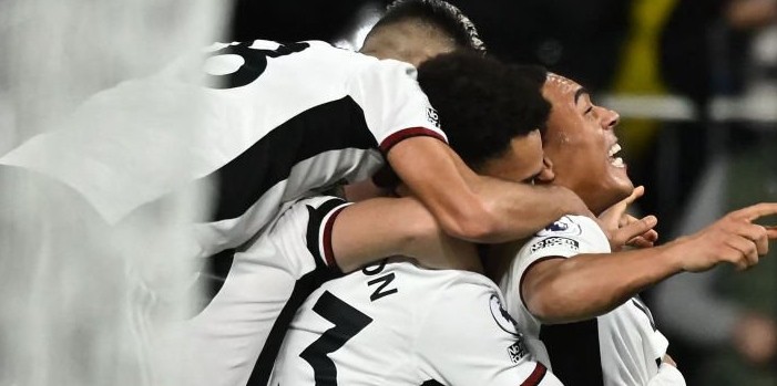 Fulham sixth after derby victory over 10-man Chelsea